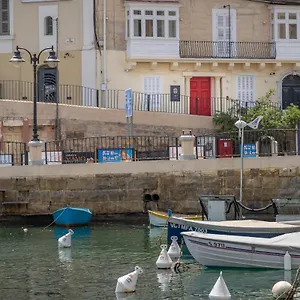 The Rose Albergue