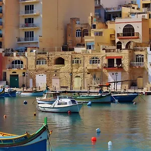 Bookarest Malta Albergue